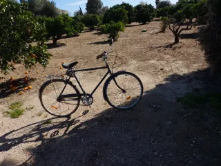 Bicicleta antigua en funcionamiento