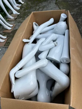 Lote maniquíes escaparate ,se desmontan piernas y