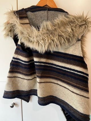 Chaleco invierno con capucha y pelo