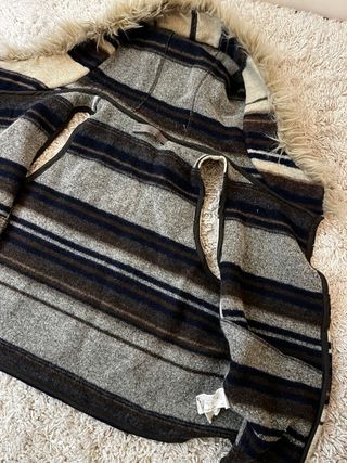 Chaleco invierno con capucha y pelo