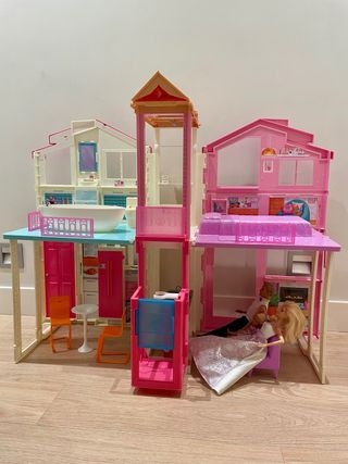 Casa Barbie Grande Pieghevole + Barbie, Ken e figlia