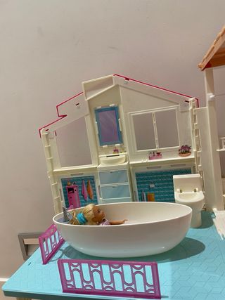 Casa Barbie Grande Pieghevole + Barbie, Ken e figlia
