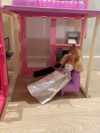 Casa Barbie Grande Pieghevole + Barbie, Ken e figlia