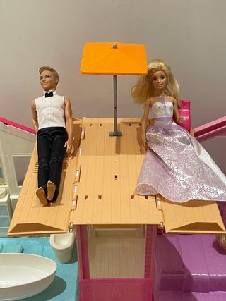 Casa Barbie Grande Pieghevole + Barbie, Ken e figlia