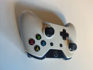 Mando Xbox One Blanco y Negro Precio no negociable