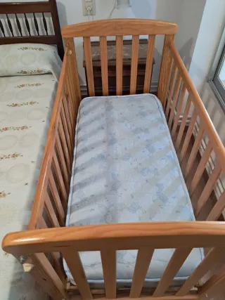 Cuna de madera para bebé