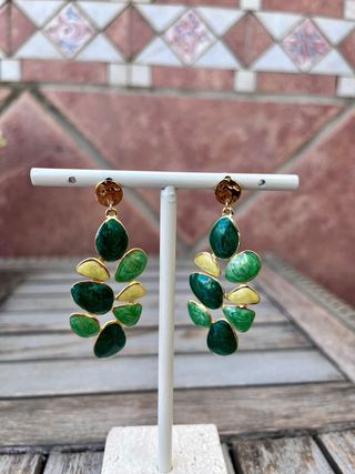 Pendientes de hojas verdes