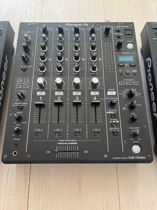 Pioneer CDJ-900 Nexus y 2 Mezcladores DJM-750MK2