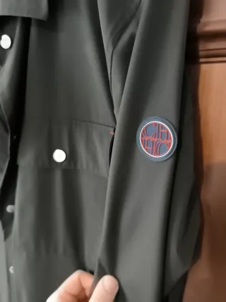 Cazadora Carolina Herrera impermeable verde