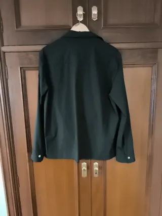 Cazadora Carolina Herrera impermeable verde