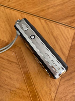 Cámara Digital BenQ 10MP con accesorios