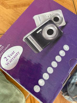 Cámara Digital BenQ 10MP con accesorios