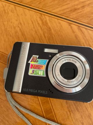 Cámara Digital BenQ 10MP con accesorios