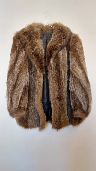 Abrigo de pelo corto marrón