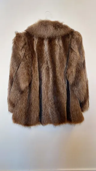 Abrigo de pelo corto marrón