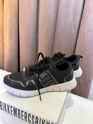 Zapatillas Bikkembergs grises y blancas