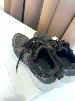 Zapatillas Bikkembergs grises y blancas