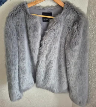 Abrigo pelo Bershka gris