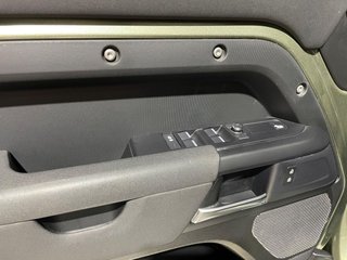 LAND-ROVER Defender 2.0 D240 SD4 110 Auto 4WD