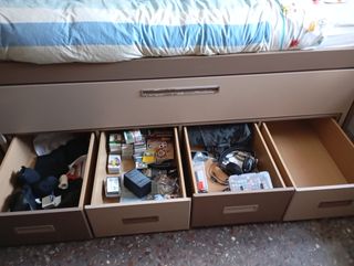 Cama doble con cajones