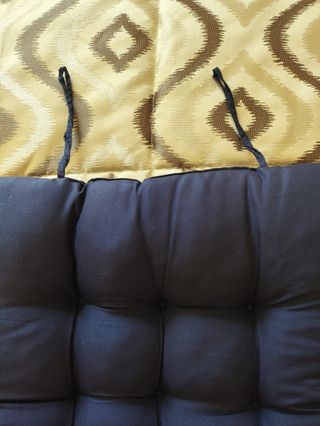 Cojin para asiento con lazos nuevo.