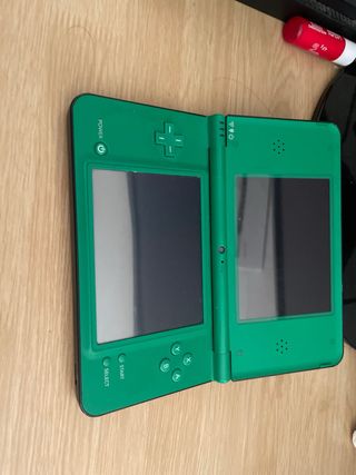 Nintendo DSI XL Verde