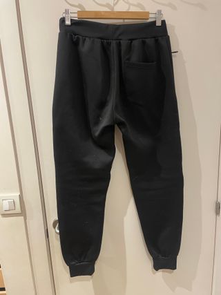 Pantalón chándal negro con cremalleras
