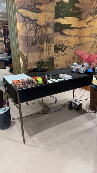 Scrivania Maison du Monde Nero/Oro Prezzo 850€