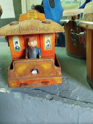 Tren de juguete antiguo