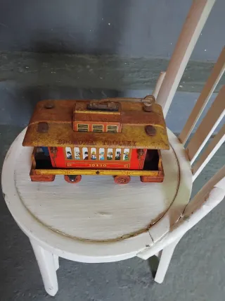 Tren de juguete antiguo