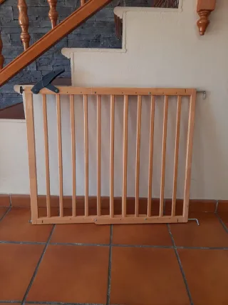 Barrera seguridad infantil madera ajustable