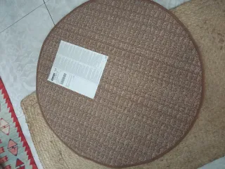 Alfombra redonda Ikea marrón y beige 80x80