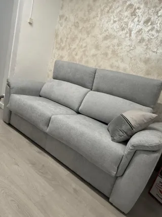 Sofá antimancha bastidor pino solo 650 €