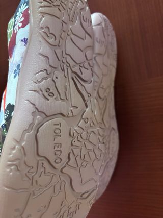 Zapatos UIN originales talla 39. Sin estrenar.
