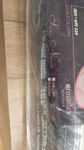 Colcha de casal cinza e branca