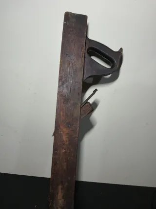 Cepillo de carpintero y sierra