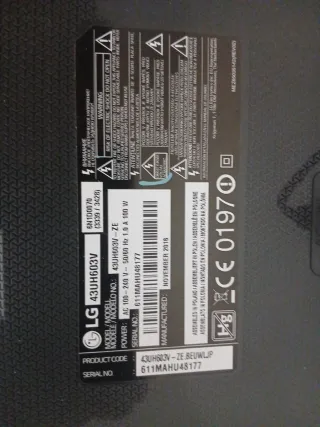 Televisor LG 43 con mando y soporte