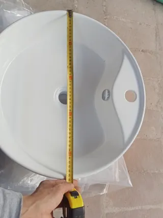 Lavabo antiguo de porcelana blanco