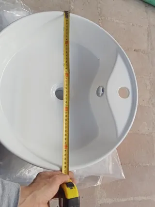 Lavabo antiguo de porcelana blanco