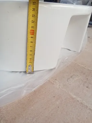 Lavabo antiguo de porcelana blanco