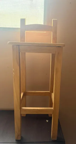 Taburete de madera alto para pintar