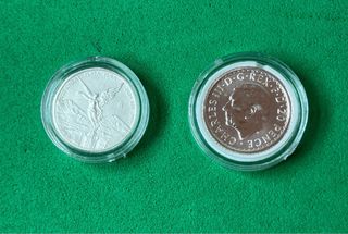 L#556 PAREJA DE MONEDAS DE PLATA 999