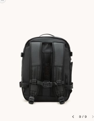 Mochila de viaje al vacio