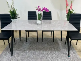 Mesa de Comedor con Efecto Mármo con 4 sillas poli