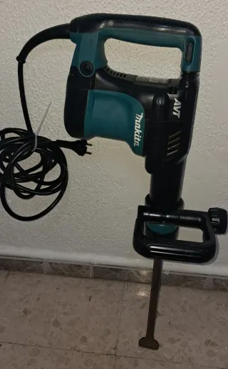 Martillo Rompedor Makita AVT