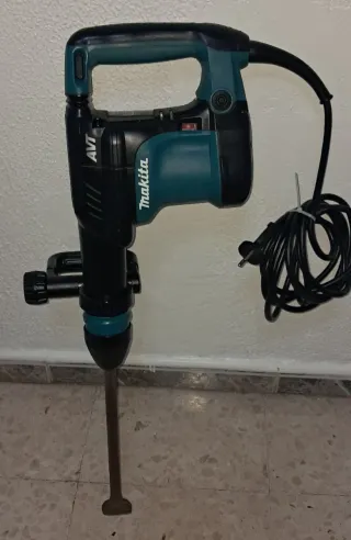 Martillo Rompedor Makita AVT