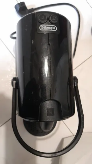 Cafetera DeLonghi Nespresso Cápsulas Negra