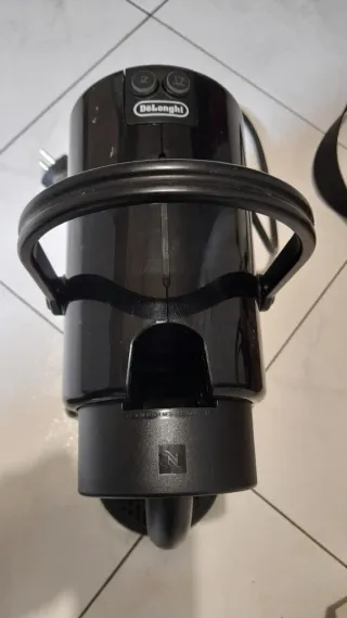 Cafetera DeLonghi Nespresso Cápsulas Negra