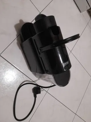 Cafetera DeLonghi Nespresso Cápsulas Negra