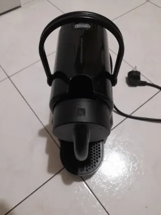 Cafetera DeLonghi Nespresso Cápsulas Negra